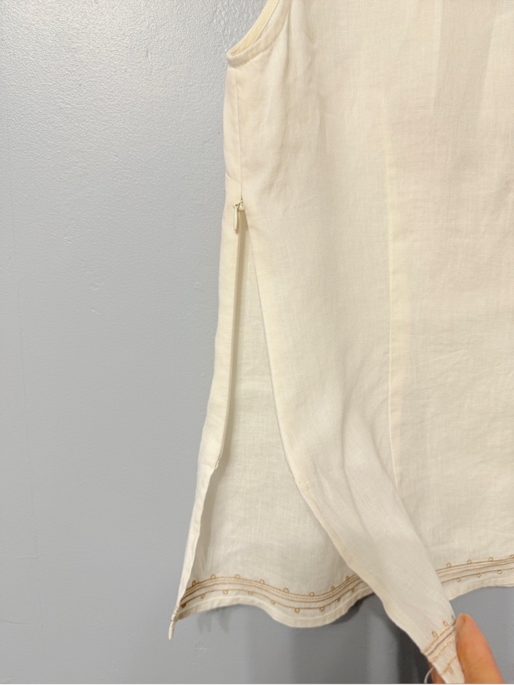 Josephine Chaus Sleeveless Cream Embroidered Linen V-Neck Top - Picture 4 of 6